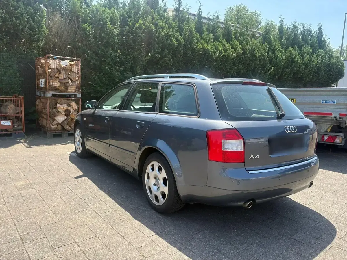 Gebraucht Audi A4 163 PS (119 kW) 2004 Grau Kombi