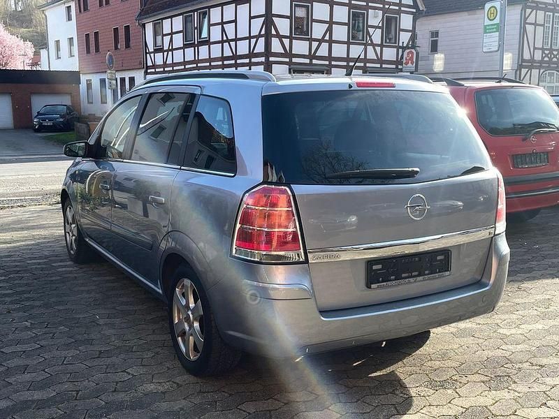 Gebraucht Opel Zafira Edition 140 PS (102 kW) 2007 Silber Van / Kleinbus