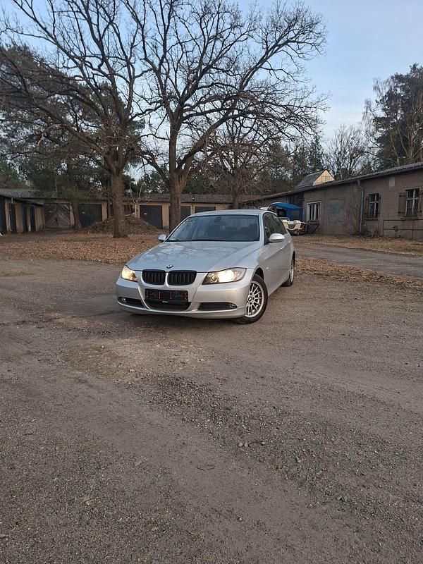 Gebraucht BMW 318 2008 Silber Limousine