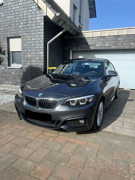 Grau Gebraucht 2017 BMW 220 M Sport Coupé | 18.500 € (Fairer Preis) - Bild 1/4