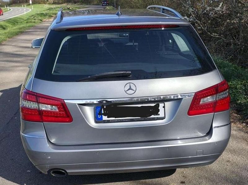 Gebraucht Mercedes E250 Avantgarde 204 PS (150 kW) 2010 Silber Kombi