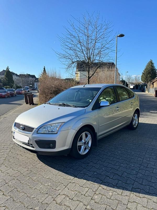 Gebraucht Ford Focus Ghia 101 PS (74 kW) 2006 Silber Kleinwagen