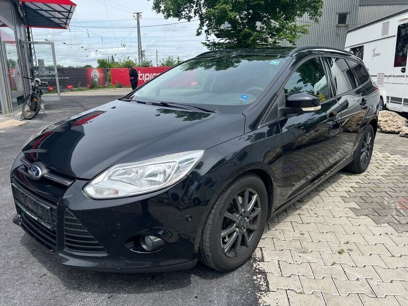 Schwarz Gebraucht 2012 Ford Focus Trend Limousine | 1.900 € (Guter Preis) - Bild 1/4