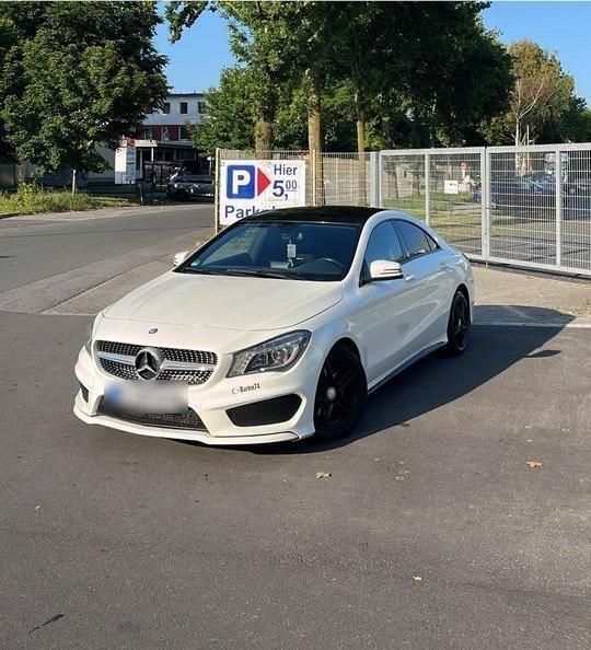 Weiß Gebraucht 2014 Mercedes CLA200 AMG line Limousine | 15.500 € (Fairer Preis) - Bild 1/4