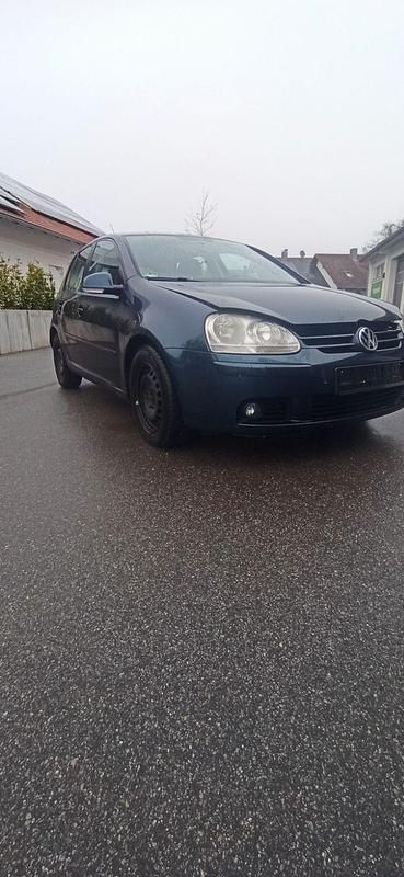 Second-hand VW Golf V 105 CP (77 kW) 2007 Albastru Berlinǎ