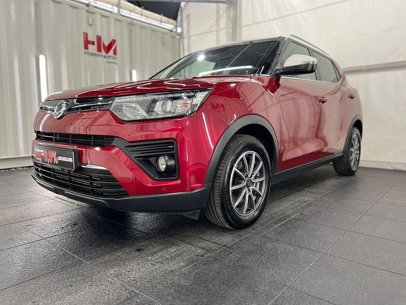 Rot Gebraucht 2020 Ssangyong Tivoli SUV | 13.947 € (Fairer Preis) - Bild 1/4