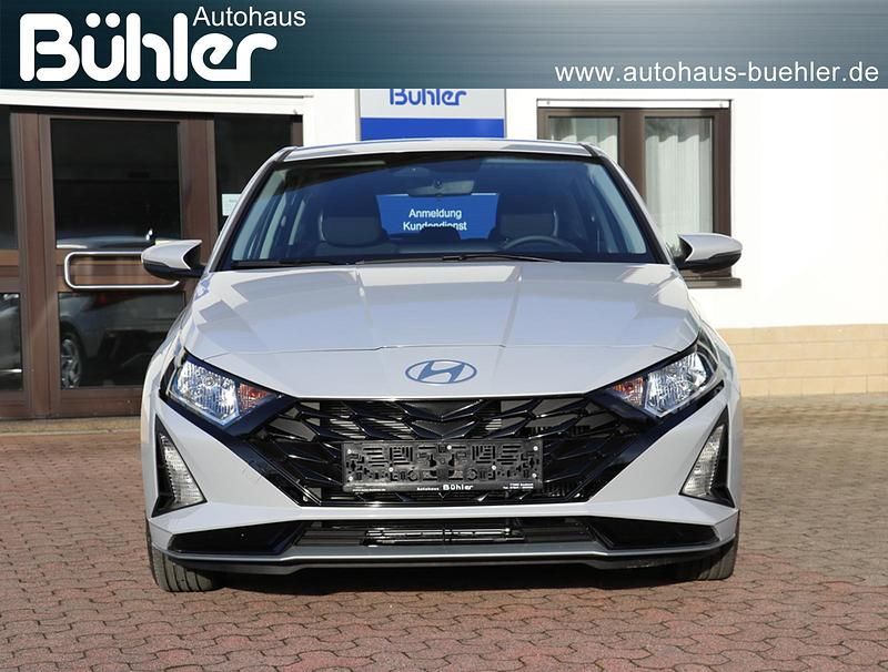 Mangrove green metallic Neu 2025 Hyundai i20 Trend Kleinwagen | 18.850 € (Superpreis) - Bild 1/2