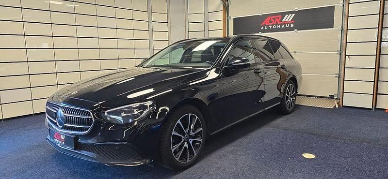 Gebraucht Mercedes E220 200 PS (147 kW) 2023 Schwarz Kombi