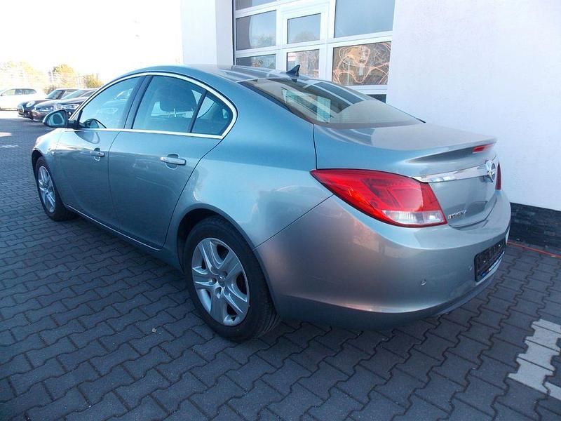 Brugt Opel Insignia Edition 140 HK (102 kW) 2011 Grå Sedan