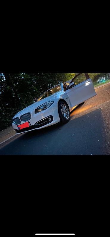Weiß Gebraucht 2013 BMW 518 Efficient Dynamics Limousine | 16.500 € (Fairer Preis) - Bild 1/4