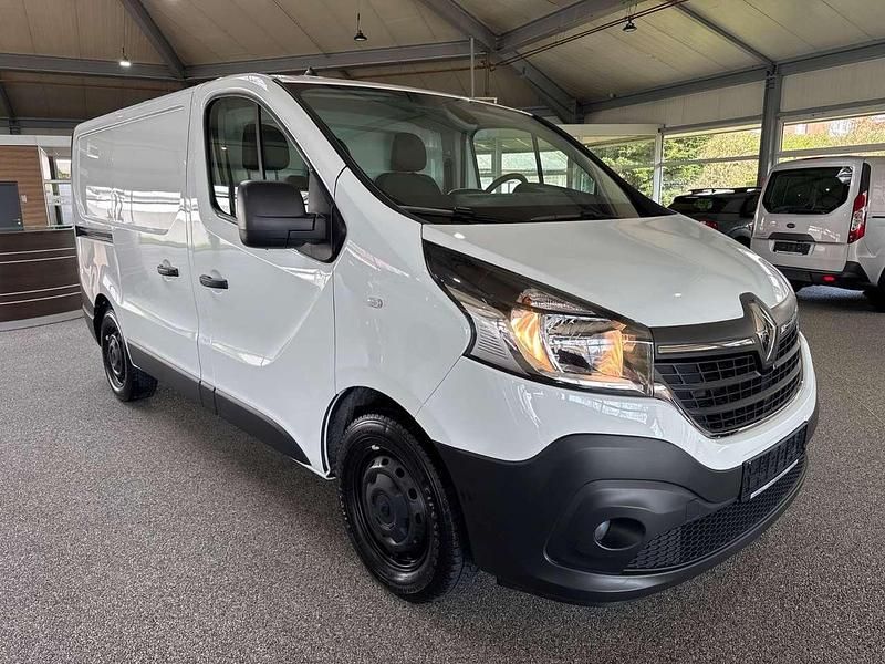 Gebraucht Renault Trafic Komfort 145 PS (106 kW) 2021 Weiß Van / Kleinbus