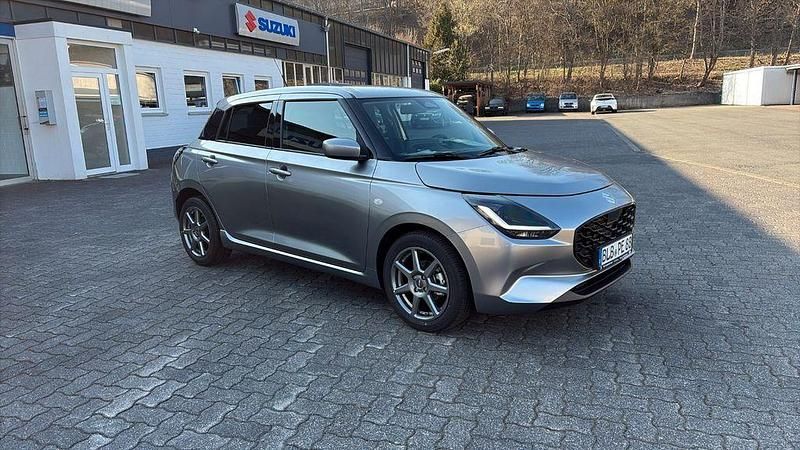 Neu Suzuki Swift Comfort 83 PS (61 kW) 2025 Silber Limousine