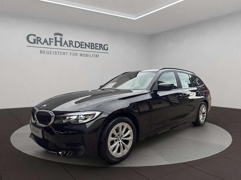 Schwarz Gebraucht 2022 BMW 320 Advantage Kombi | 26.444 € (Guter Preis) - Bild 1/4