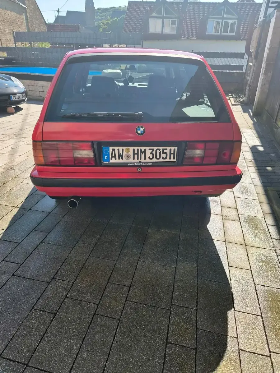 Gebraucht BMW 318 115 PS (84 kW) 1990 Rot Kombi