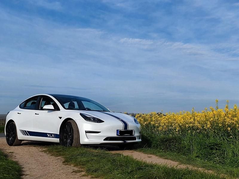 Weiß Gebraucht 2022 Tesla Model 3 Performance Limousine | 29.999 € (Guter Preis) - Bild 1/4