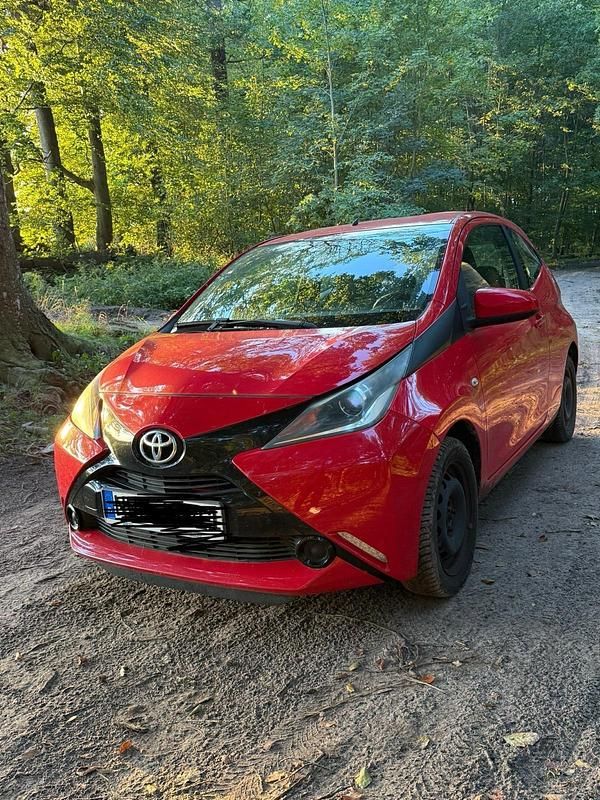 Rot Gebraucht 2014 Toyota Aygo Kleinwagen | 4.500 € (Guter Preis) - Bild 1/4