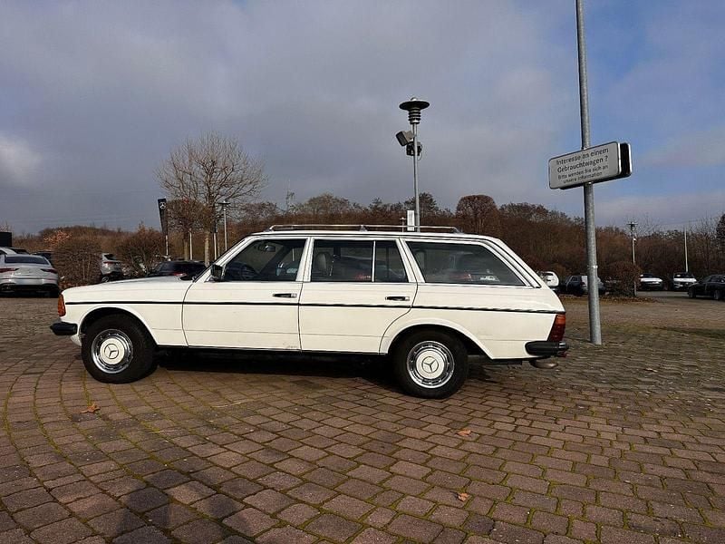 Gebraucht Mercedes 300 88 PS (64 kW) 1984 Weiß Kombi