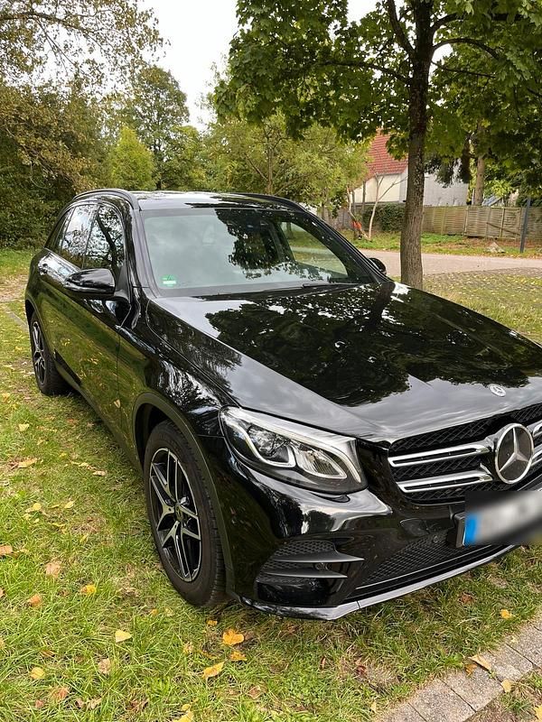 Schwarz Gebraucht 2019 Mercedes GLC220 AMG line SUV | 27.000 € (Etwas zu teuer) - Bild 1/4