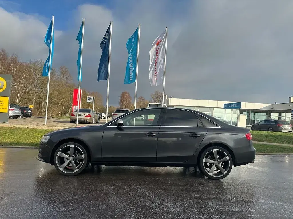 Używany Audi A4 170 KM (125 kW) 2012 Szary Sedan/Limuzyna