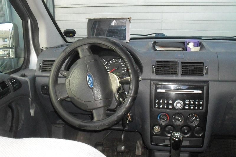 Gebraucht Ford Tourneo Connect 110 PS (80 kW) 2007 Silber Van / Kleinbus