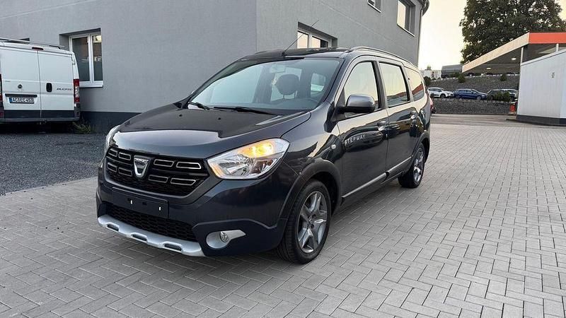 Grau Gebraucht 2017 Dacia Lodgy Stepway Van / Kleinbus | 7.700 € (Guter Preis) - Bild 1/4