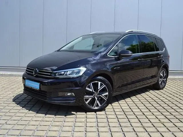 Gebraucht VW Touran Highline 150 PS (110 kW) 2023 Deep black perleffekt Van / Kleinbus