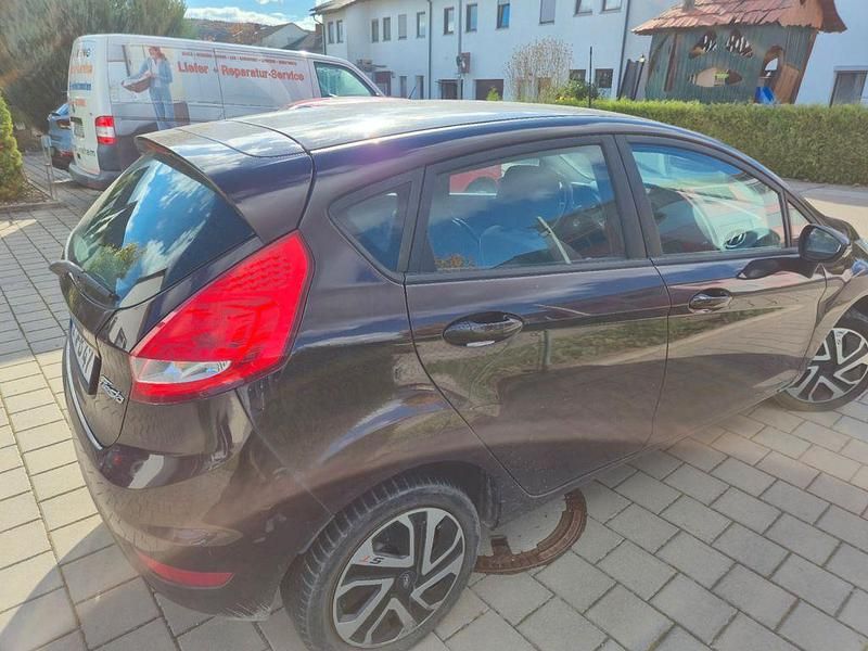 Violet Gebraucht 2009 Ford Fiesta Titanium Kleinwagen | 2.500 € (Guter Preis) - Bild 1/4