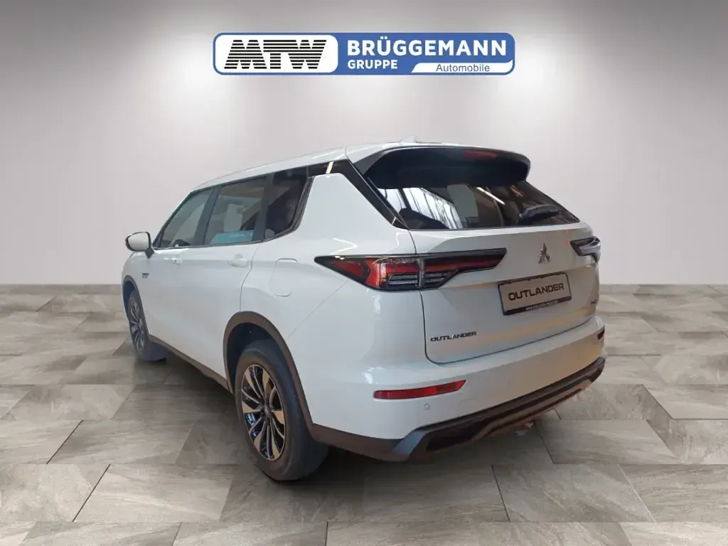 Neu Mitsubishi Outlander P-HEV 306 PS (225 kW) 2025 Weiss SUV