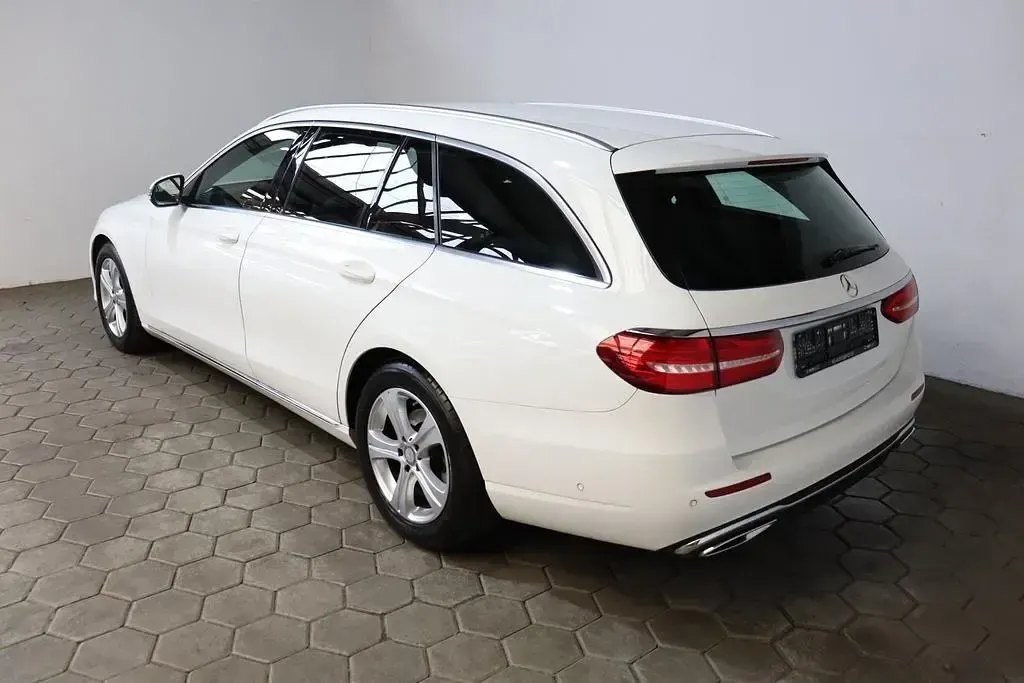 Gebraucht Mercedes E220 Avantgarde 194 PS (142 kW) 2017 Weiß Limousine