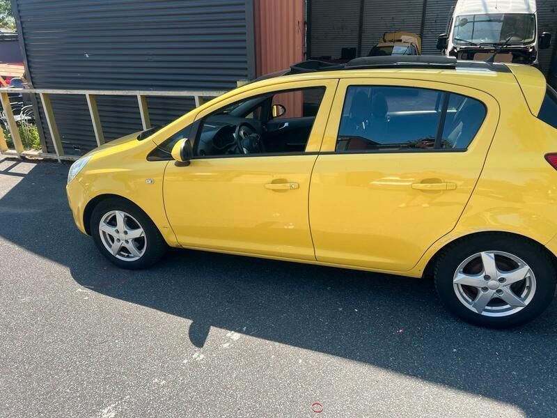 Gelb Gebraucht 2008 Opel Corsa Kleinwagen | 2.600 € (Fairer Preis) - Bild 1/4