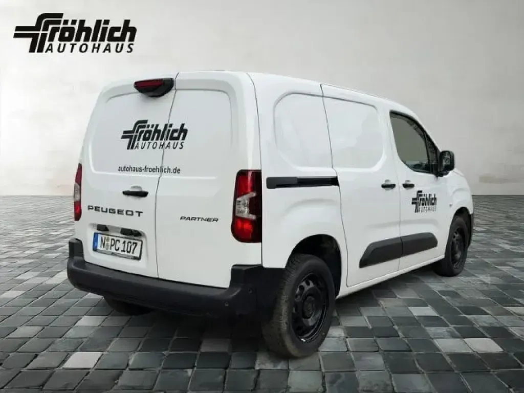 Gebraucht Peugeot Partner 131 PS (96 kW) 2025 Kaolin weiß Van / Kleinbus