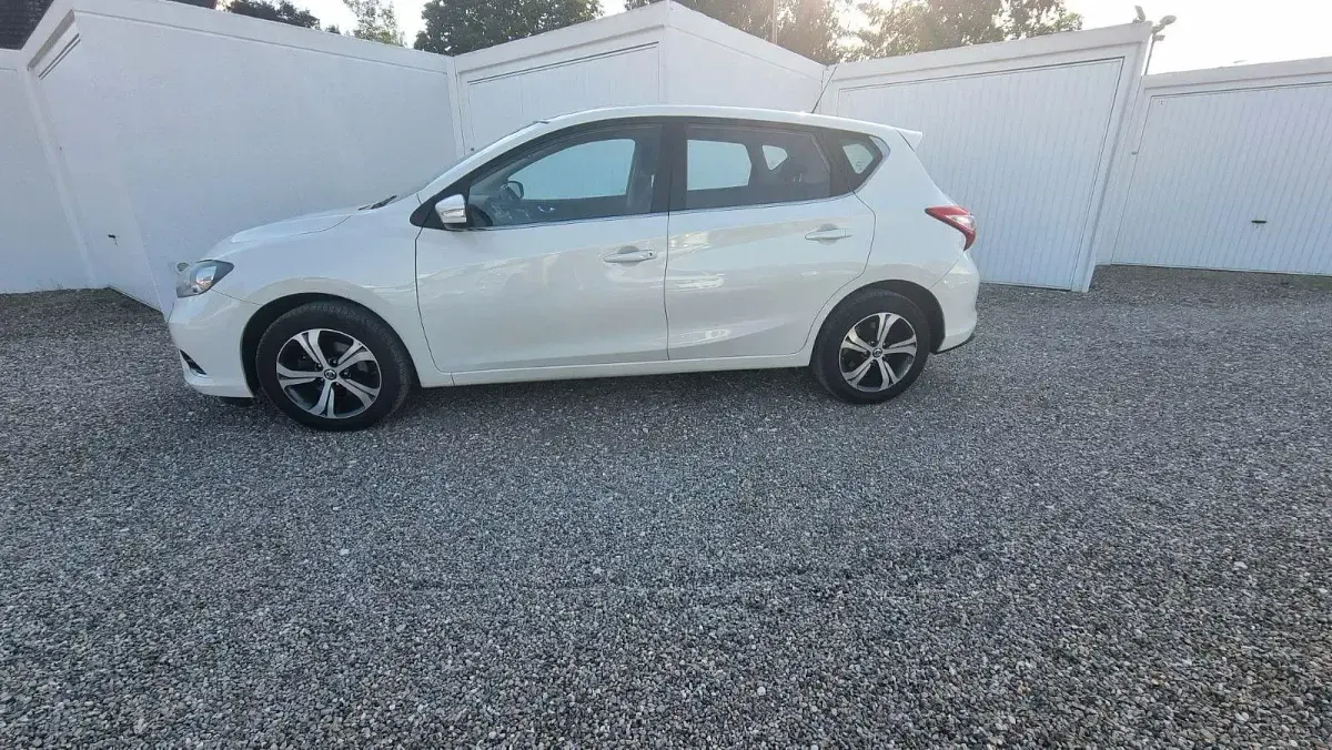 Gebraucht Nissan Pulsar 116 PS (85 kW) 2015 Weiß Kleinwagen