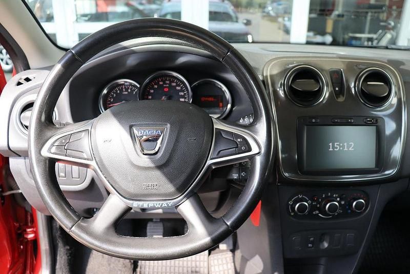 Gebraucht Dacia Sandero 95 PS (69 kW) 2020 Rot Limousine