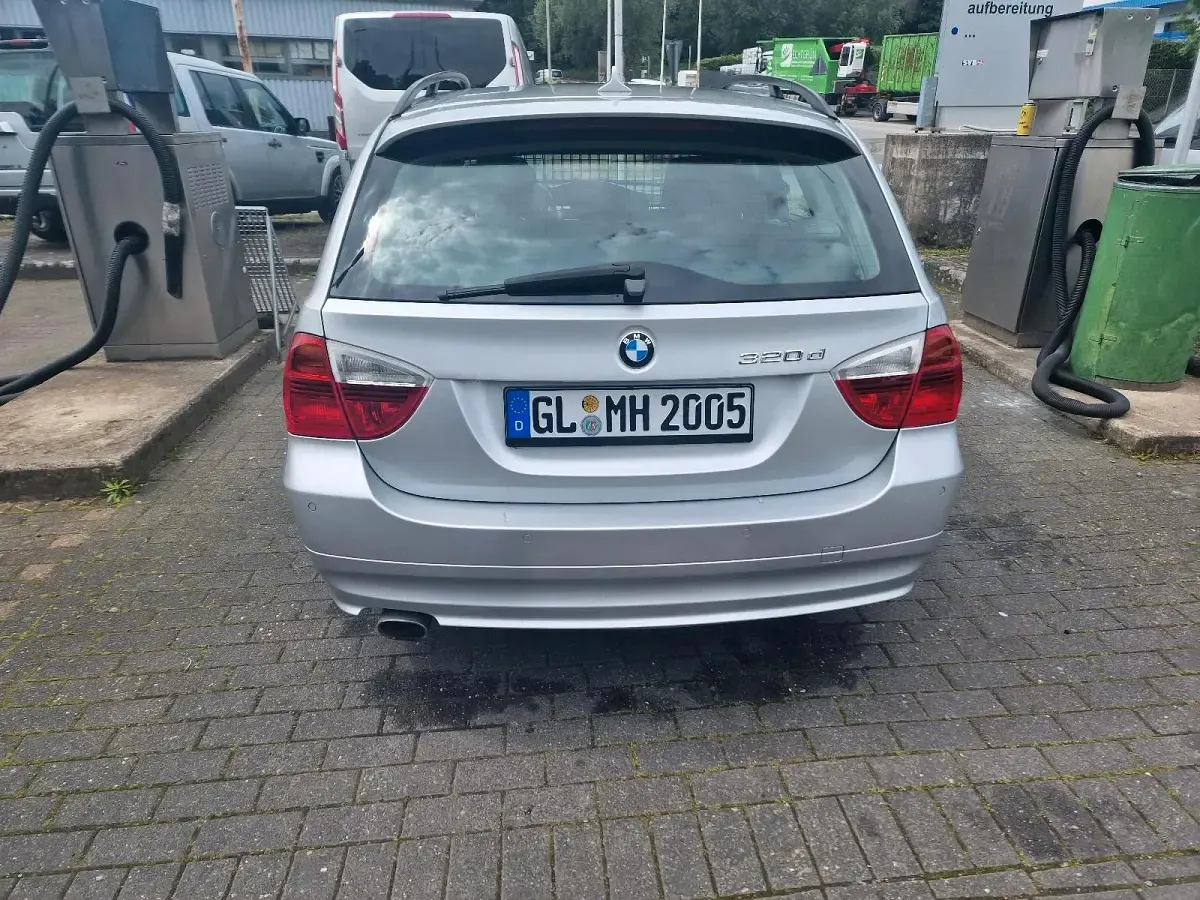 Gebraucht BMW 320 177 PS (130 kW) 2008 Grau Limousine