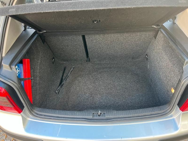 Usata VW Golf IV 75 CV (55 kW) 2002 Argento Berlina