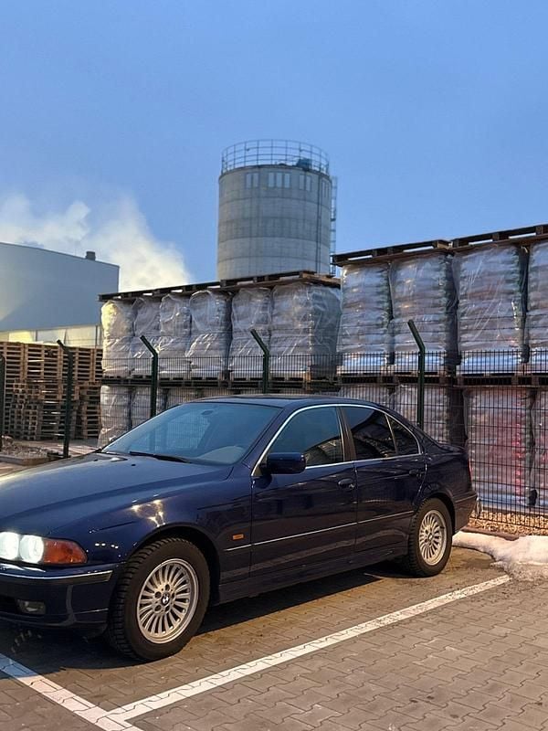 Gebraucht BMW 523 170 PS (125 kW) 1998 Blau Limousine