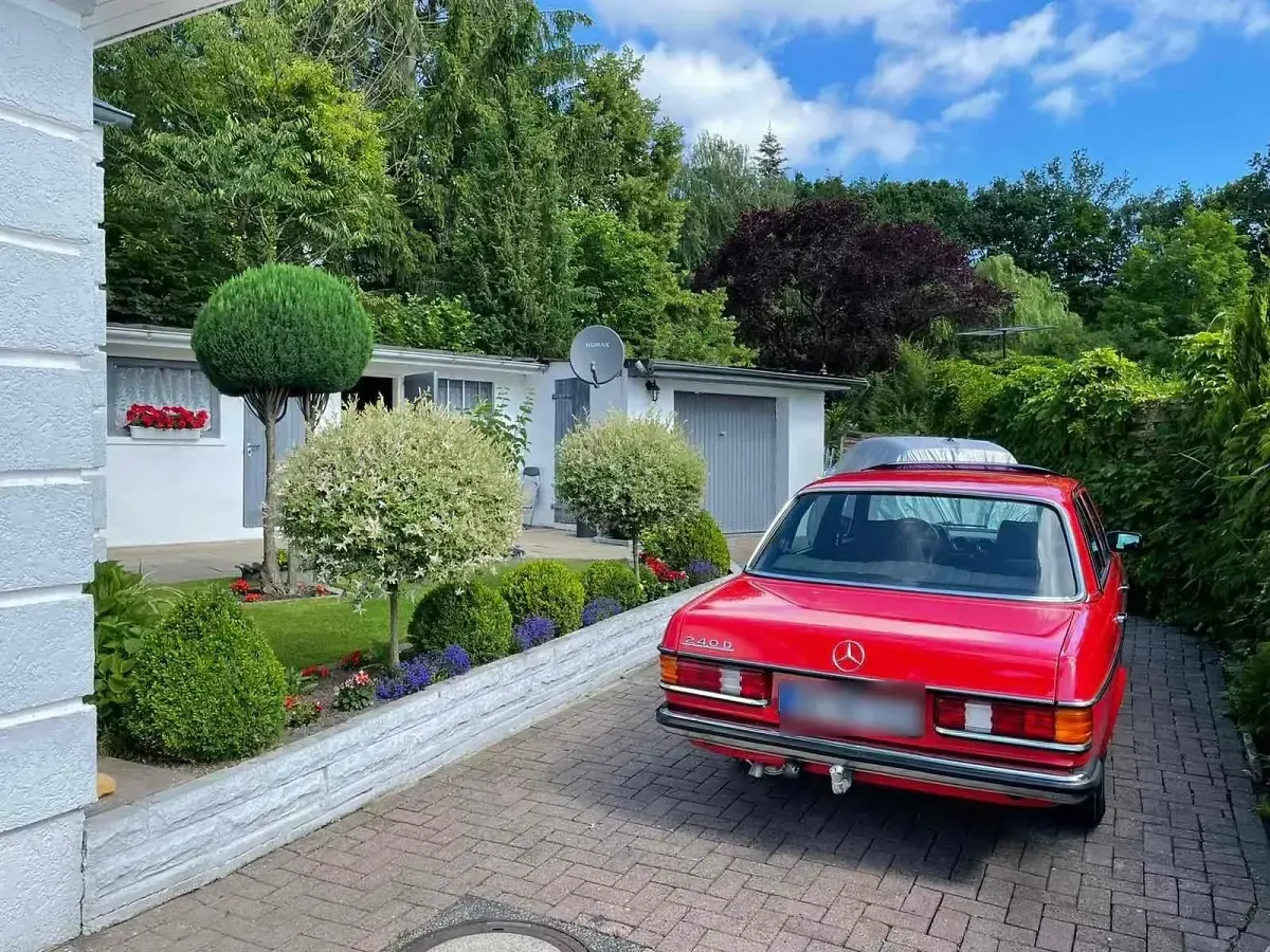 Gebraucht Mercedes 240 72 PS (52 kW) 1985 Schwarz Limousine