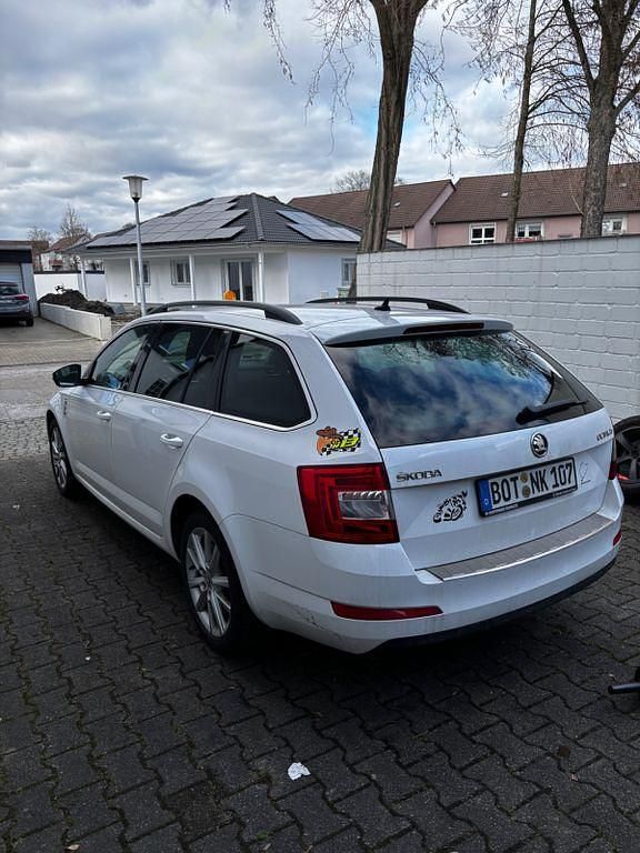 Gebraucht Skoda Octavia Elegance 140 PS (102 kW) 2014 Weiß Kleinwagen