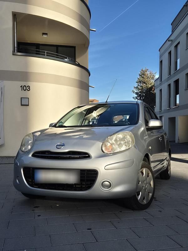 Gebraucht Nissan Micra 80 PS (58 kW) 2011 Silber Kleinwagen