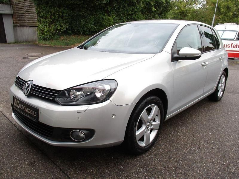 Silber Gebraucht 2010 VW Golf VI Team Limousine | 5.950 € (Fairer Preis) - Bild 1/4