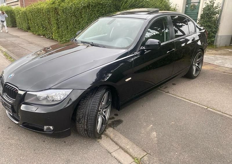 Gebraucht BMW 320 170 PS (125 kW) 2009 Schwarz Limousine