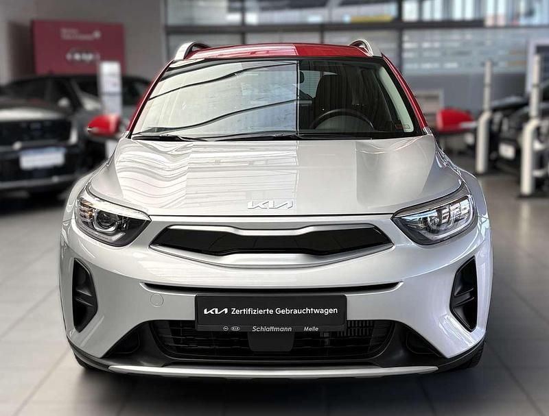 Gebraucht Kia Stonic Vision 101 PS (74 kW) 2022 (r4s) seidensilber met./rot SUV