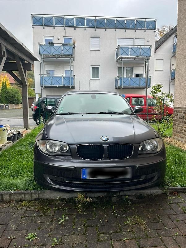 Grau Gebraucht 2007 BMW 120 Kleinwagen | 2.000 € (Superpreis) - Bild 1/4