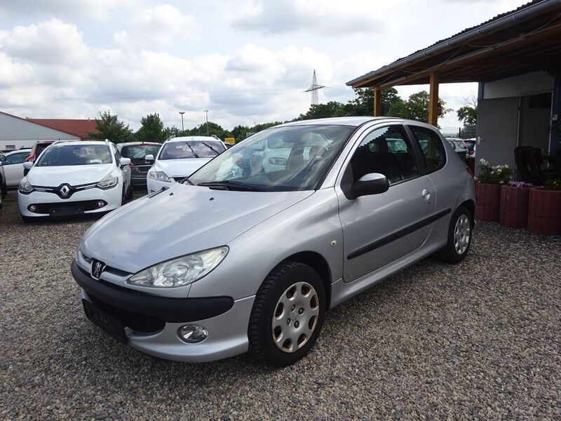 Grau Gebraucht 2009 Peugeot 206 Filou Limousine | 900 € (Fairer Preis) - Bild 1/4