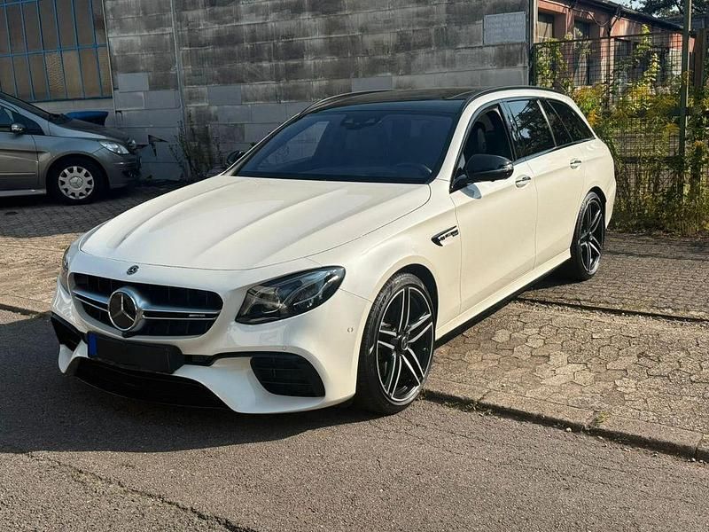 Weiß Gebraucht 2018 Mercedes E63 AMG AMG Limousine | 56.500 € (Fairer Preis) - Bild 1/4
