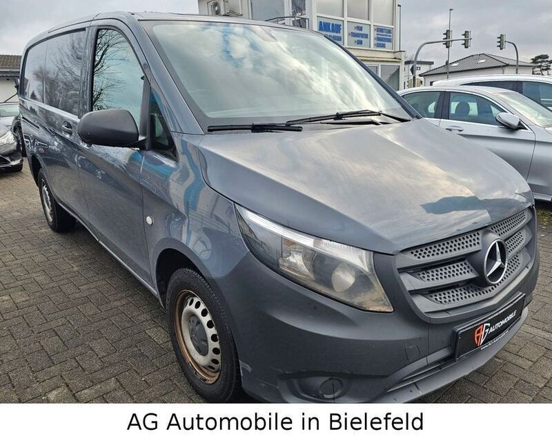 Grau Gebraucht 2018 Mercedes Vito Van / Kleinbus | 10.950 € (Fairer Preis) - Bild 1/4