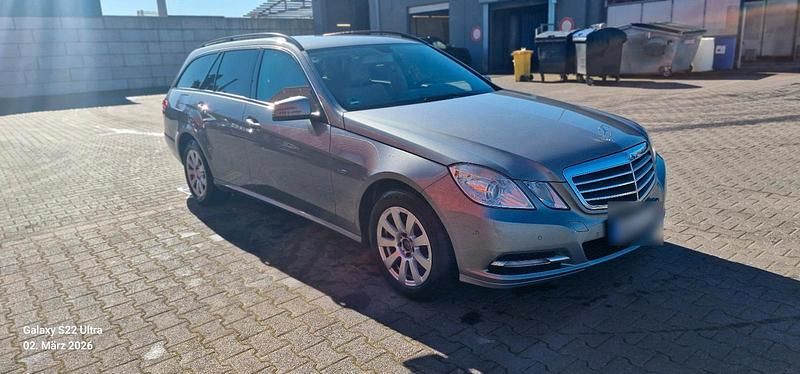 Gebraucht Mercedes E200 136 PS (100 kW) 2012 Grau Kombi