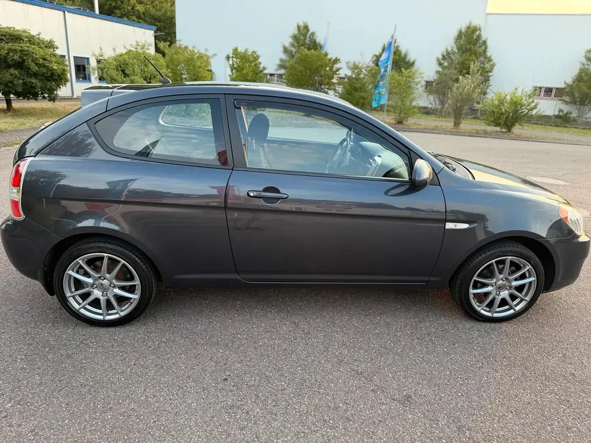 Gebraucht Hyundai Accent 97 PS (71 kW) 2008 Grau Kleinwagen