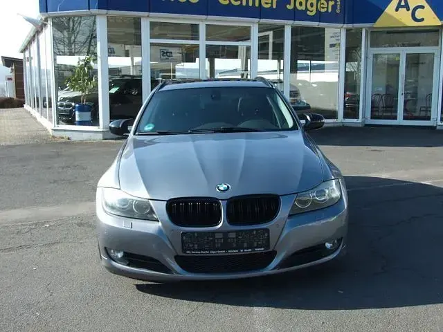 Gebraucht BMW 320 Comfort Edition 170 PS (125 kW) 2010 Grau Kombi