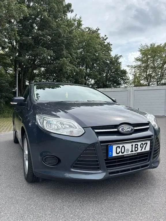 Gebraucht Ford Focus 101 PS (74 kW) 2013 Blau Limousine